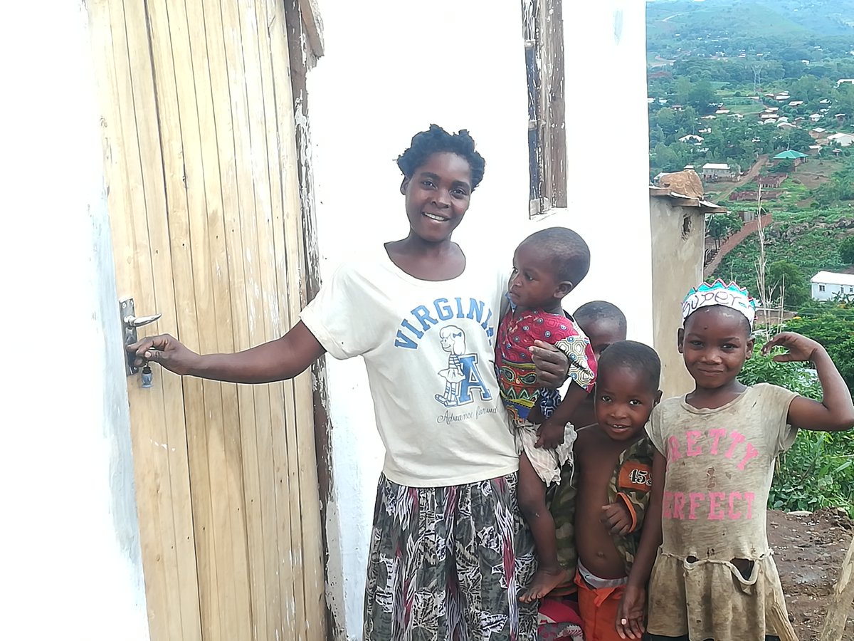 LifeChildAfrica's tweet photo. Rebecca is a single mother living in Malawi and is a beneficiary of our Keeping Families Together program. We built a house for Rebecca and her children and also equipped her with sustainable life skills that will benefit her family. https://t.co/GhEvuFRnpV