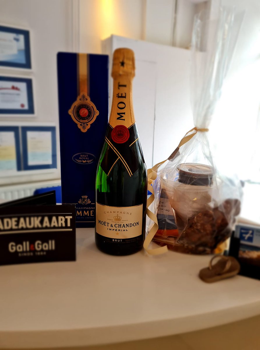 petrageusebroek's tweet photo. Wat een verwennerij op de vrijdag middag. Er zijn weer veel mensen blij met #geusebroekhypotheken . Mijn dank is groot. https://t.co/eP10f3wFSX