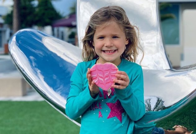 We’re feeling all Valentine-y 💘 Have you picked up your FREE #valentines activity box? Come on over to town & grab one per kiddo then enter to win our Valentine’s Card competition to snag gift cards to @Bolay. See all the details altontowncenter.com 📸: PalmBeachMoms