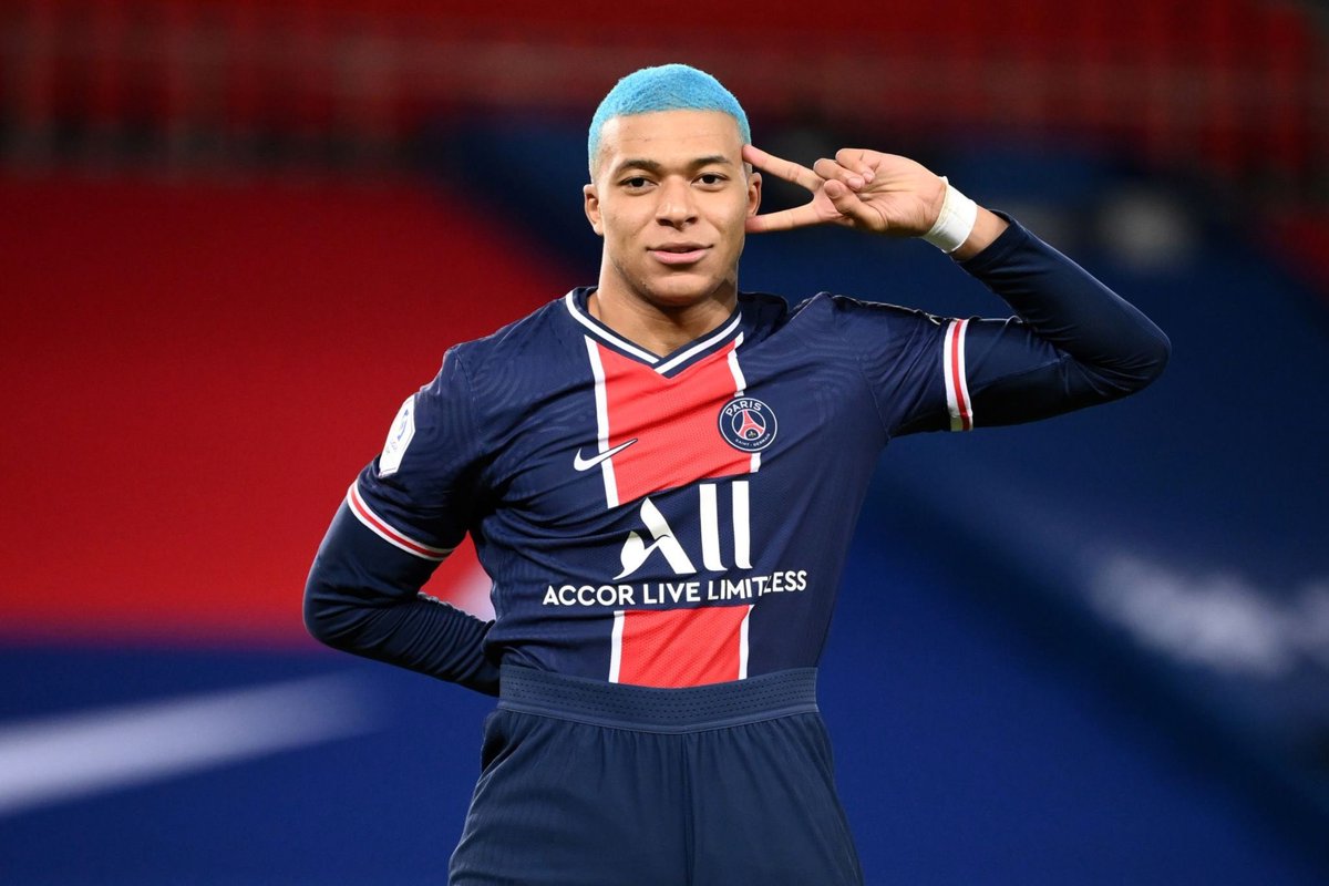 RrrealF's tweet photo. Definitely going to corner this guy at the breakfast buffet 🙄🤦‍♀️😂

#mbappe 
#psg 
#football 
#tokyoolympic 
#olympics https://t.co/thBSqUhywx