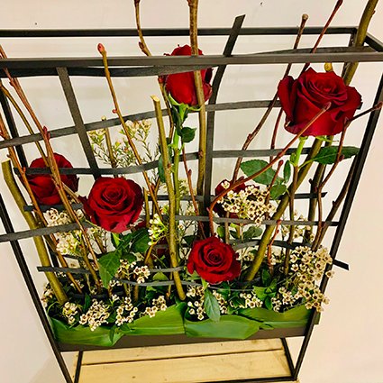 FleurLies's tweet photo. Je kan niet missen met onze bloemstukken voor Valentijn ♥️. Zeker niet met klinkende namen als Feather of Love en Rose Garden 😍
.
#fleurdelies #oostende #bloemenwinkel #florist #bloemstuk #valentijn #love #feather #rosegarden #rozen #roses #rood #red #valentinesday #liefde https://t.co/suX4vTDFV4