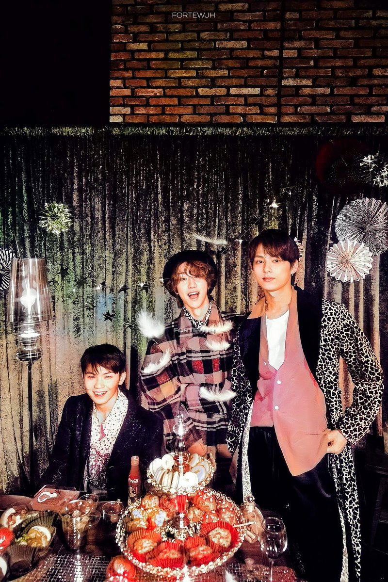 fortewjh's tweet photo. SEVENTEEN [GOING] Magazine Preview! https://t.co/akQPxgSy58