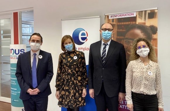 PierricOuvrard's tweet photo. ➡️Accueil du Sous-Préfet de #Thann #Guebwiller Mr Chipponi à l'agence de Thann, en présence de @StefMessara, Directrice d’agence, et de @RachidaBaidane. Soutien aux équipes @poleemploi_GE #TousMobilisés pour accompagner le #planDeRelance #1jeune1solution @Prefet68 👍 https://t.co/rlJrcMc2dD