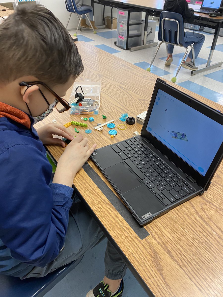 SCSEduTech's tweet image. McSwain 4th graders have started their LEGO Robotics unit and are currently learning about motion sensors as they program their model: Milo the Science Rover.