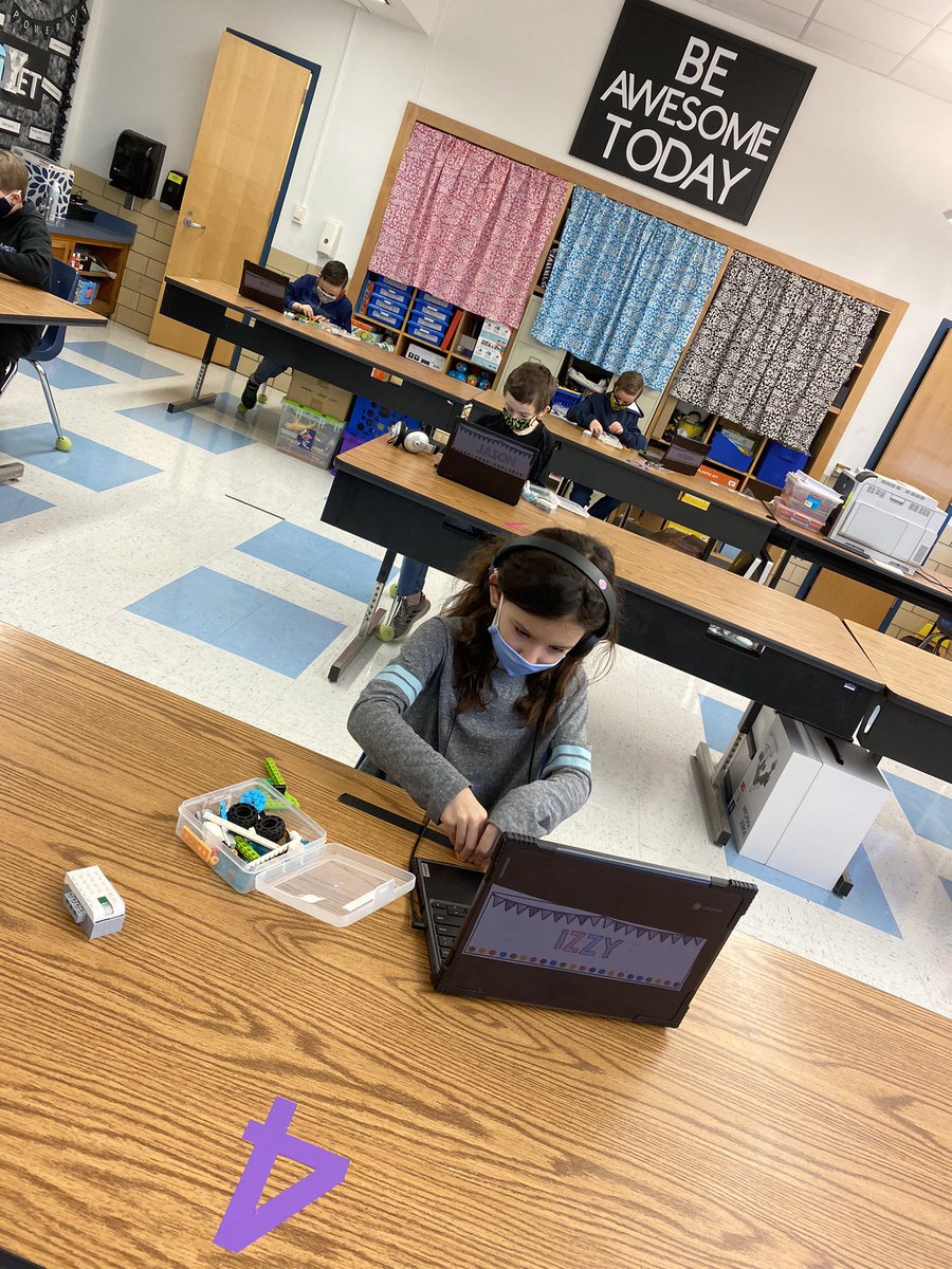 SCSEduTech's tweet image. McSwain 4th graders have started their LEGO Robotics unit and are currently learning about motion sensors as they program their model: Milo the Science Rover.
