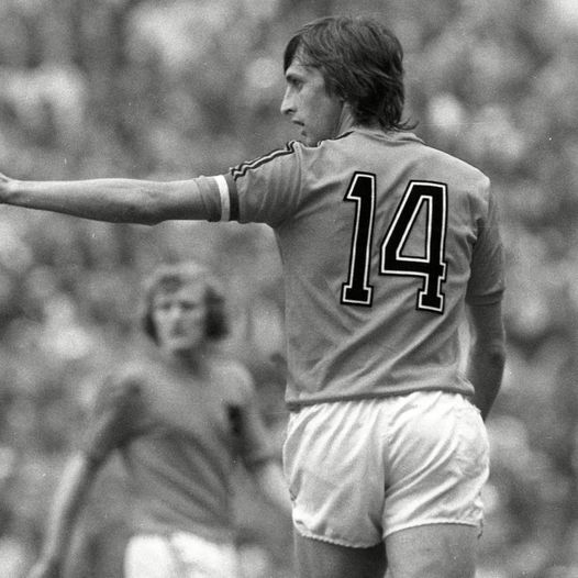 InnovFoot's tweet image. ⚽🗣️ Citation Légende du Football (007)

LA QUALITE SANS LES RESULTATS NE SERT A RIEN. 
MAIS LES RESULTATS SANS LA QUALITE, C'EST ENNUYEUX. ✨✨ 
Johan Cruyff

Bon début de Week end à VOUS 🎊🎊  
🇹🇬 ⚽🇹🇬 ⚽
#citation #228_petits_poteaux  #potovi  #Innov_Foot