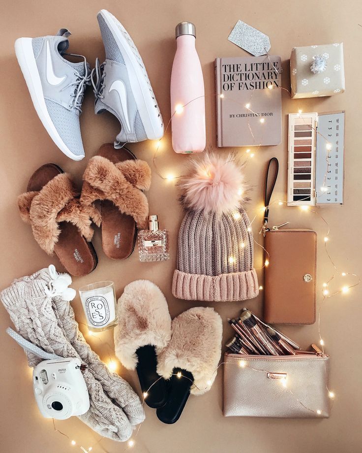 n_cokoladna's tweet photo. #girlystuff #sorryboys #esentials #fashion https://t.co/6MVTcyEn7e