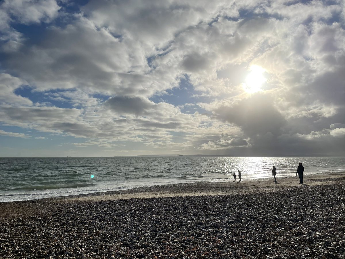 Updated: Breaking More Waves New Music Weekly Playlist. Includes

<a href="/HallanBand/">Hallan</a> 
<a href="/IamSunTailor/">Sun Tailor</a> 
<a href="/aikotomic/">AIKO TOMI</a> 
<a href="/im_skullcrusher/">Helen</a> 
<a href="/pettlevelmusic/">Pett Level</a> 
<a href="/alliex/">allie x</a> 
<a href="/gcostellomusic/">Graham Costello</a> and more

open.spotify.com/playlist/0DIhV…

Brought to you from Southsea, Portsmouth. The view today....