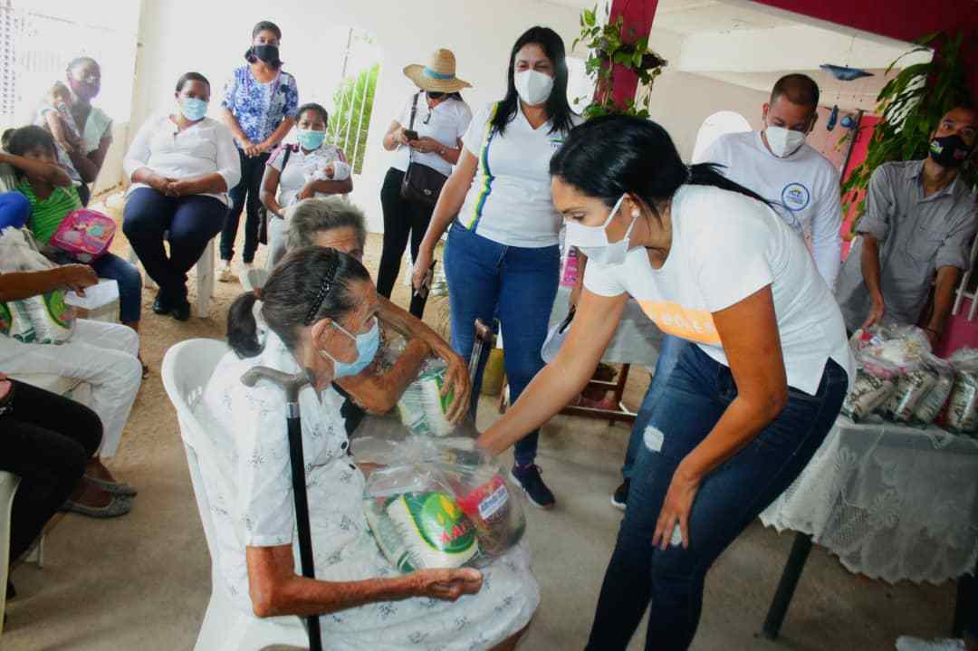 GobiernoENE's tweet photo. #Noticia | Primera dama regional llevó los programas de Fundación Social Nueva Esparta a Tubores - https://t.co/pIeEipVFur #ElBuenGobierno https://t.co/hi8TeGSfFt