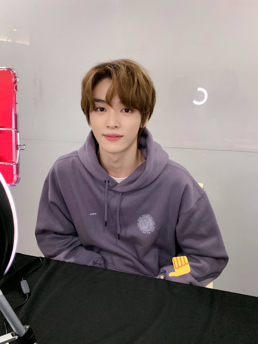 ishiteruyobabe's tweet photo. ขอแปะอันนี้ด้วย🥺 สร้อยข้อมือที่ซองชานใส่ตอนคอลไซน์ ละคิดว่าน้องซื้อใช้เองจิงแน่ๆๆ เพราะมันมีขายในเว็บ musinsa (เว็บเสื้อผ้า) น้องเป็นสมาชิกเว็บนี้อยู่🥺 ราคาน่าน้ากอยู่คับ ม่ายแพงมาก
-mix sunflower chain bracelet ของแบรนด์ September 5 คับ (ราคาประมาณ 671 บาท) https://t.co/dKAwYo9TE7