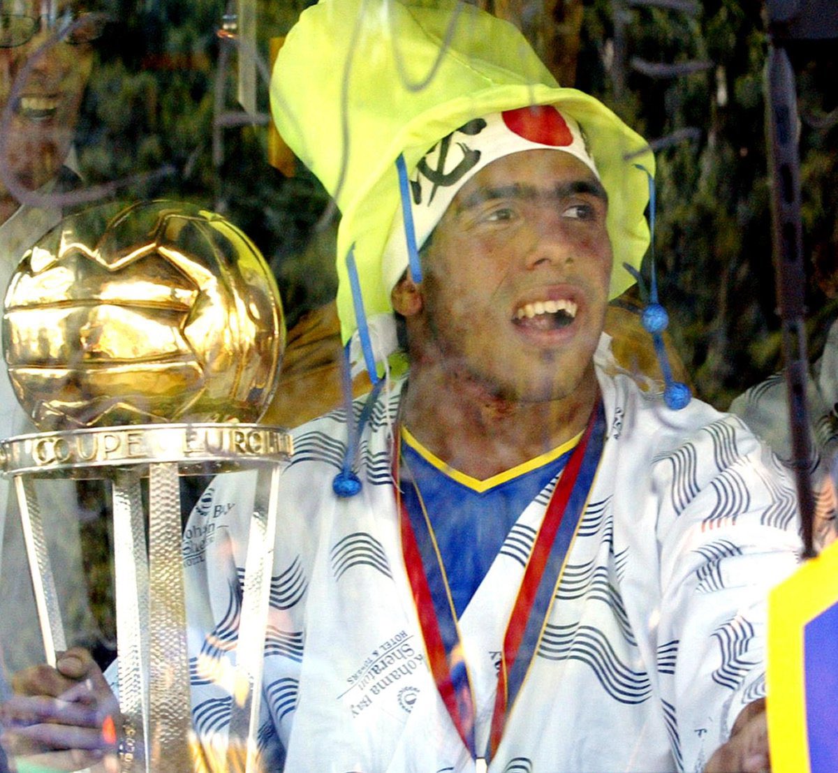 PadreBostero's tweet photo. Tu primer título con Boca fue una Libertadores, saliste campeón del mundo con 18 años y te fuiste levantando una copa. Volviste al club de tus amores después de jugar una final de Champions. Y ahora con 37 años seguís cargándote el equipo al hombro. Feliz cumpleaños, Ídolo. https://t.co/VR2nl13Hxr
