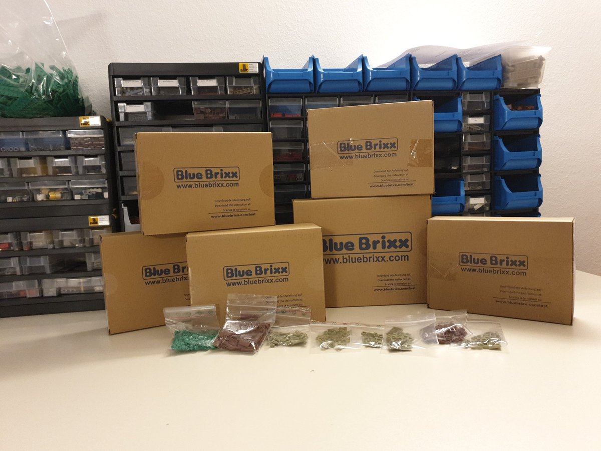 ProductionsJpm's tweet photo. Ouhhh our order is now complete! 

#lego #bluebrixx #order #bricklink https://t.co/f8vL4j3Zh4