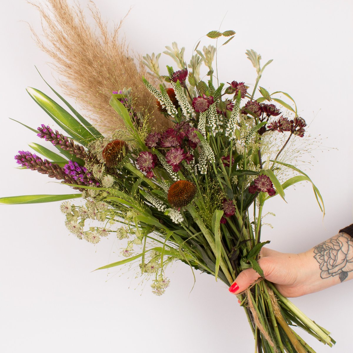 Our Prairie Heartland bouquet is frothy and textured – this grassy combo of fresh and dried florals reminds us of the hot summer days that are yet to come.

Available in two sizes for collection in #Saltaire and #Leeds.

Order from our online shop at:
theplantroom.shop/shop/february-…