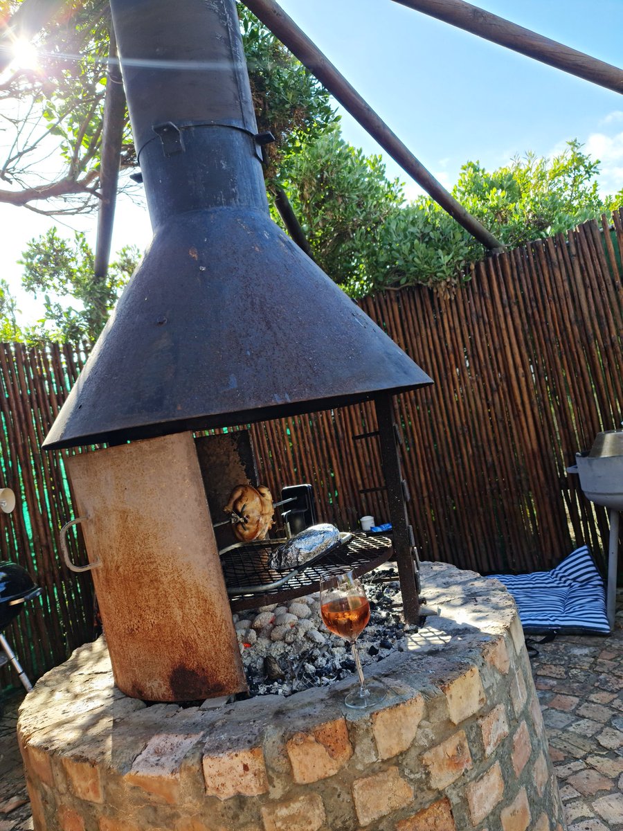 This is my kinda Friday! Cheers peeps!