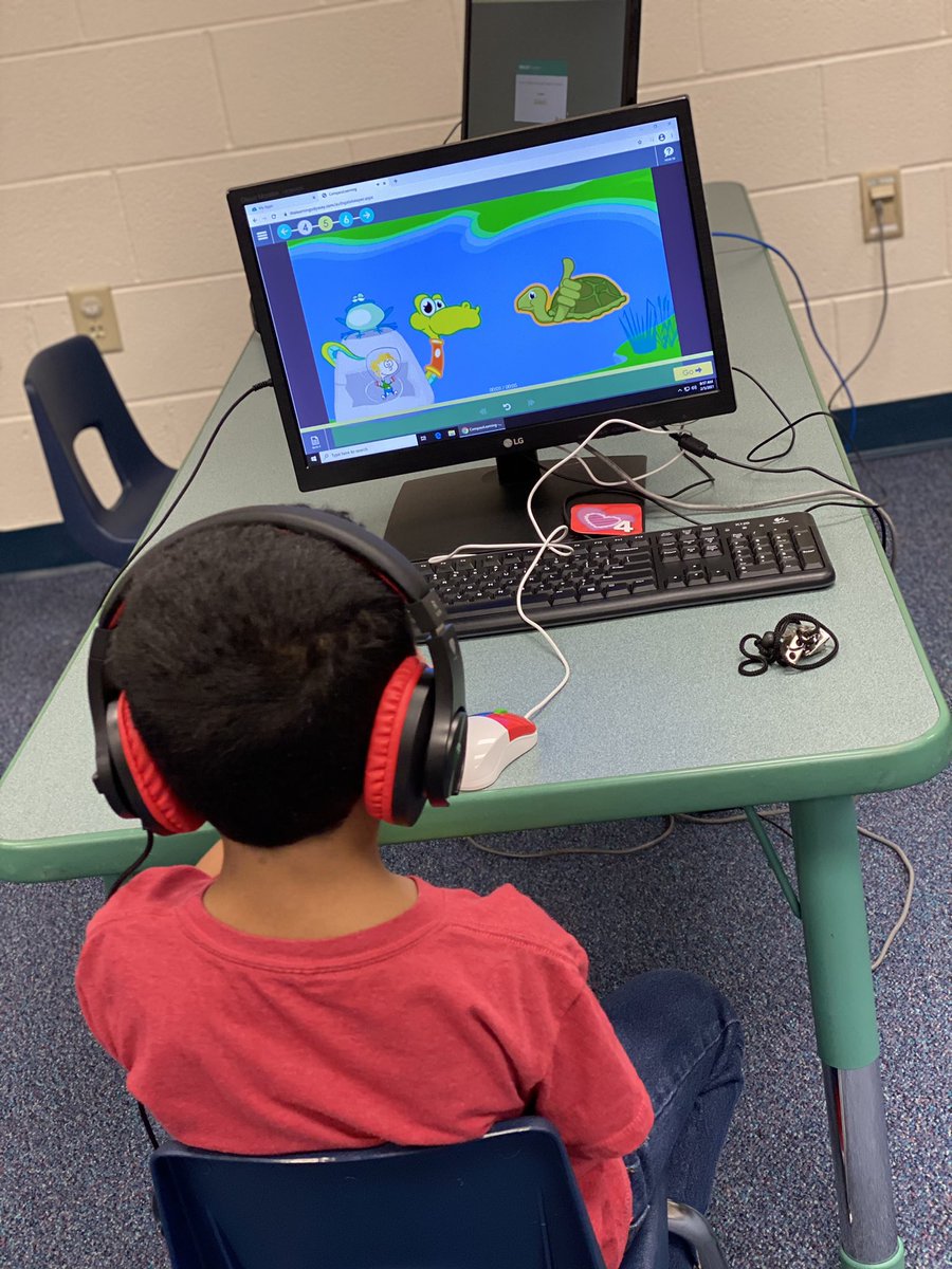 MGEllisPrimary's tweet photo. Jaxen, one of our #Kindergarten Teddy Bears is using technology to strengthen his #literacy skills. @FortWorthISD @FWISDTech @Baez3Deborah @MigAng1517 https://t.co/ewCy7rZsxC