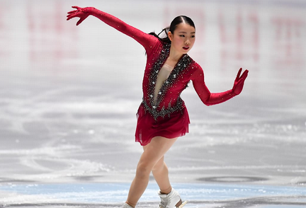 2017: McKinnon’s signature style of classic silhouettes for skaters combined with the showmanship and details of her earlier costume work in show skating creates a modern twist on the costume styles of the past (with lots of crystals) can be seen in Rika Kihara and Sui/Han