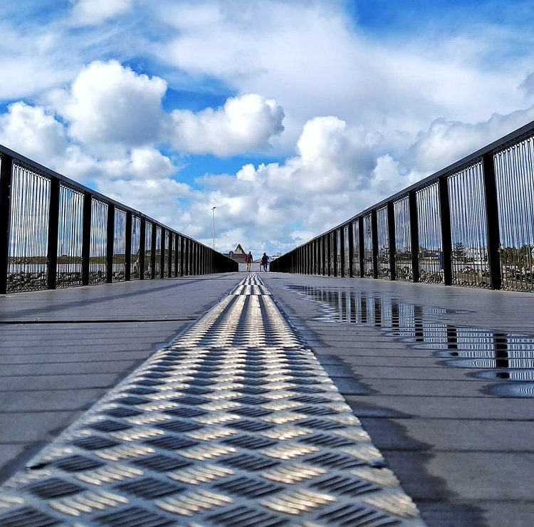 Nuestro amigo de Turismo Arrecife, @fede_onboard, nos ofrece esta preciosa perspectiva del puente que une nuestra ciudad con Marina Lanzarote.
👍👍👍 ¡Gracias por compartir esta bonita imagen con el mundo!
#arrecife  #lanzarote  #fotografia  #Turismo