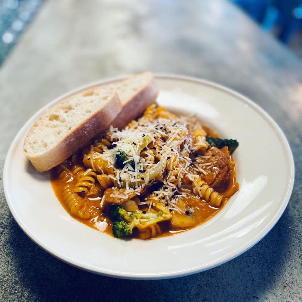 FRIDAY LUNCH! 

Soup: curried roasted root vegetable
Melt: lime, ginger, soy chicken 
Pasta: beef linguine w/ Korean cream sauce 

Dine in, take out &amp; delivery available 450-7911

#lunch #friday #thepalate #orangephase #pasta #fredericton #oromocto #newbrunswick #downtown