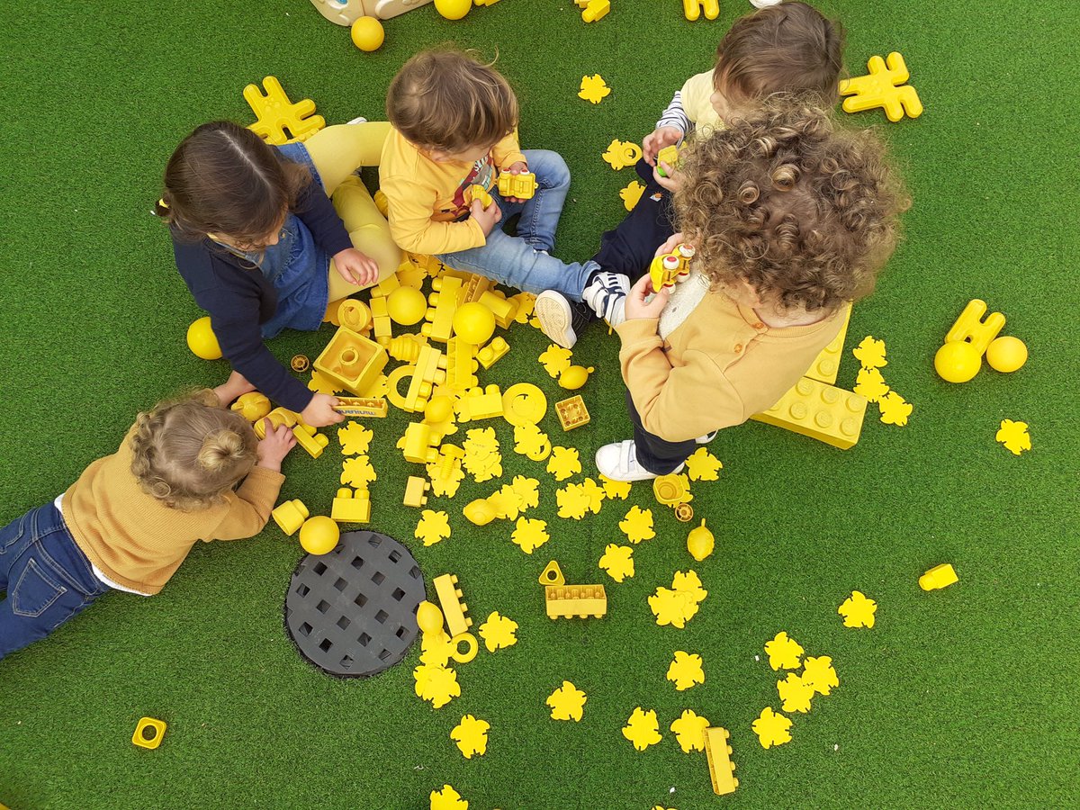 jpereznovaschoo's tweet photo. #fiesta #Novaschool @anoreta #coloamarillo #explosiondecolor con @Mariamoyadiaz y @angiesnova https://t.co/HgZcvpYYoL