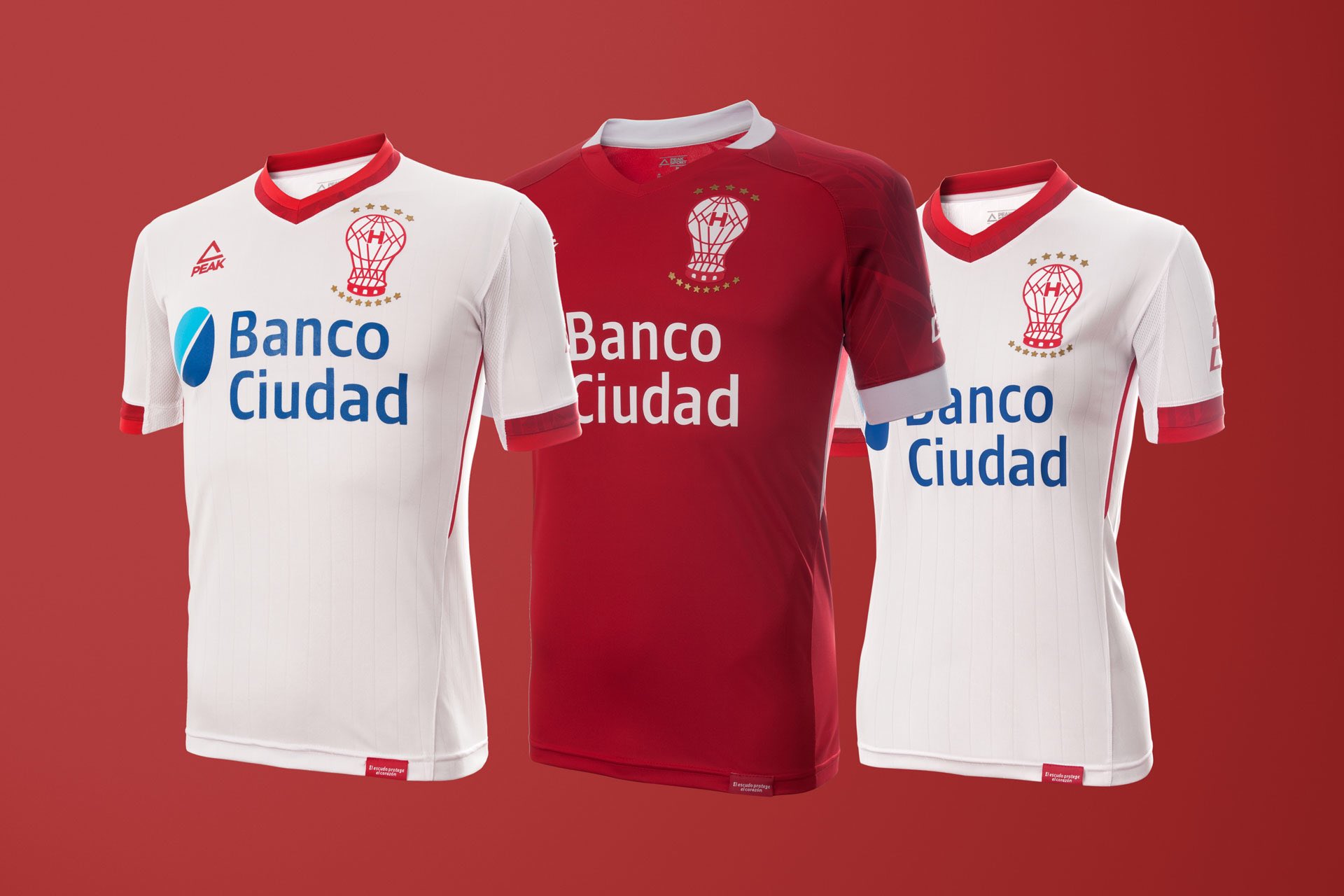 Vistieron las dos camisetas: Huracán 