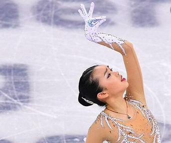 2017: After a decade of moving towards streamlined costumes with paired-down details, ladies singles skaters have moved back to the intricacy and eclecticness of the 2000 through animal designs seen in Karen Chen (2017) Mai Maihara (2020) and Kamila Valieva (2019, 2020)