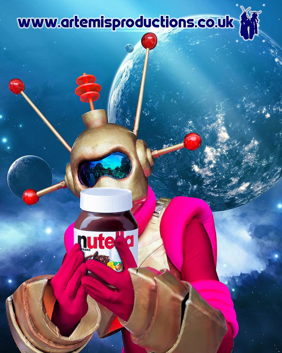 It's World Nutella Day today. Who 
knew??!!? Well you can't get much nuttier than our Aliens who incidently have tried nutella and love it! They think it's out of this world.
#worldnutelladay #streettheatre
#chocolatelovers #performance #walkabout <a href="/FoolsParadiseUK/">Fool's Paradise Ltd</a> <a href="/NutellaGlobal/">Nutella</a>