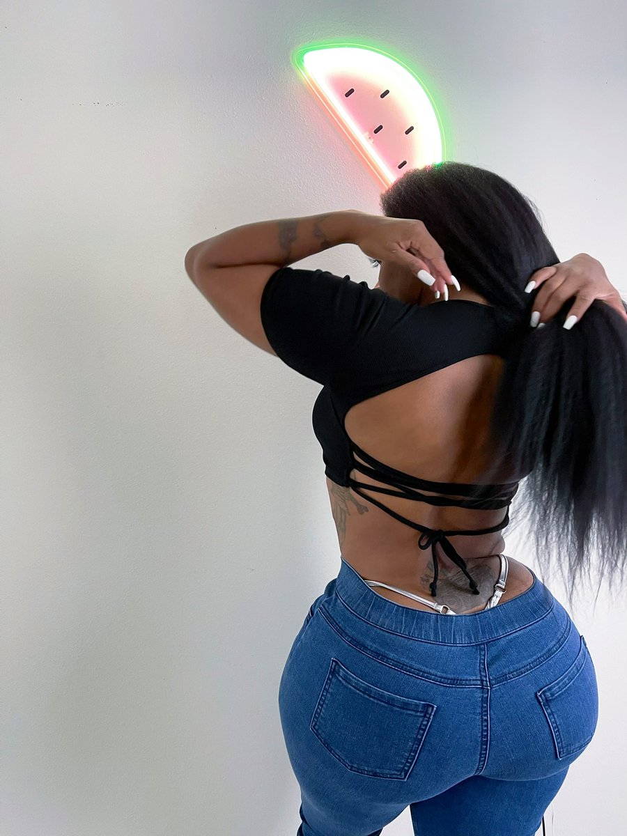 CharlotteLavish's tweet photo. Front or back? 🤔 https://t.co/isjf1VZQ7O