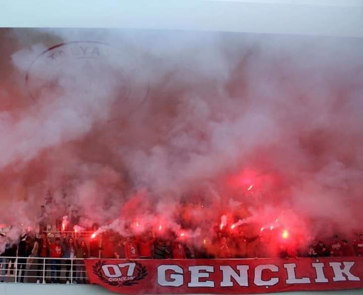 07genclik1981's tweet photo. Görüyoruz ki Twitter'da Antalyasporlular olarak çok dağınık haldeyiz. Bu gönderiyi beğenen ve rt yapan her Antalyasporlu birbirini takip etsin. Birleştikçe çoğalacağız.   

#07Takip
#BizAntalyasporuz https://t.co/FM0wujjntD