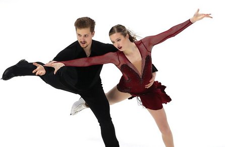 2018: Canadian designer Mathieu Caron's iconic 2018 Moulin Rouge costumes for Virtue/Moir make a mictrotrend in high-collars and the “Tessa Virtue” silhouette for girls’ costumes, and mesh in mens’ costumes, seen in Carriera Pomereko(2019), Lajoie/Lagha (2019) & Eunsoo Lim(2020)