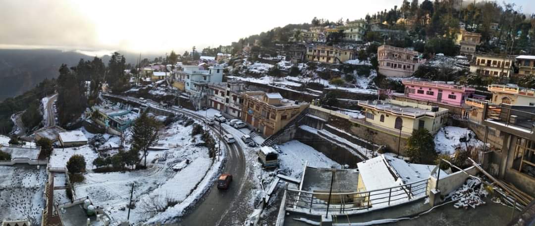 DeekshaNegi01's tweet photo. बर्फीला ये मौसम...😁
पौड़ी गढ़वाल❤️
#snow_fall
#winter
#pauri_garhwal https://t.co/pDhcAoyCo8