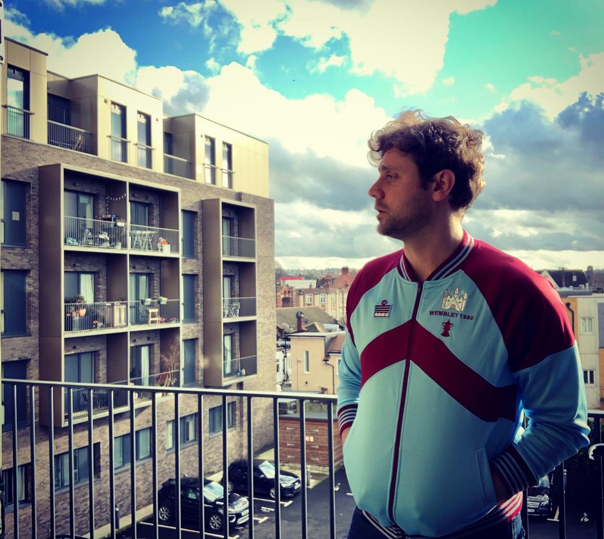 blakeleyjono's tweet photo. When your friend paps you in your new @westham 1980 FA Cup winning threads from @scoredrawretro cause what else can you do in a lockdown π€·ββοΈβπΈ
#whufc #coyi #westham #irons #scoredraw #admiral #retro #vintage #80s #football #facup #lockdown #whatelseistheretodo #london https://t.co/MWLxwW4avn