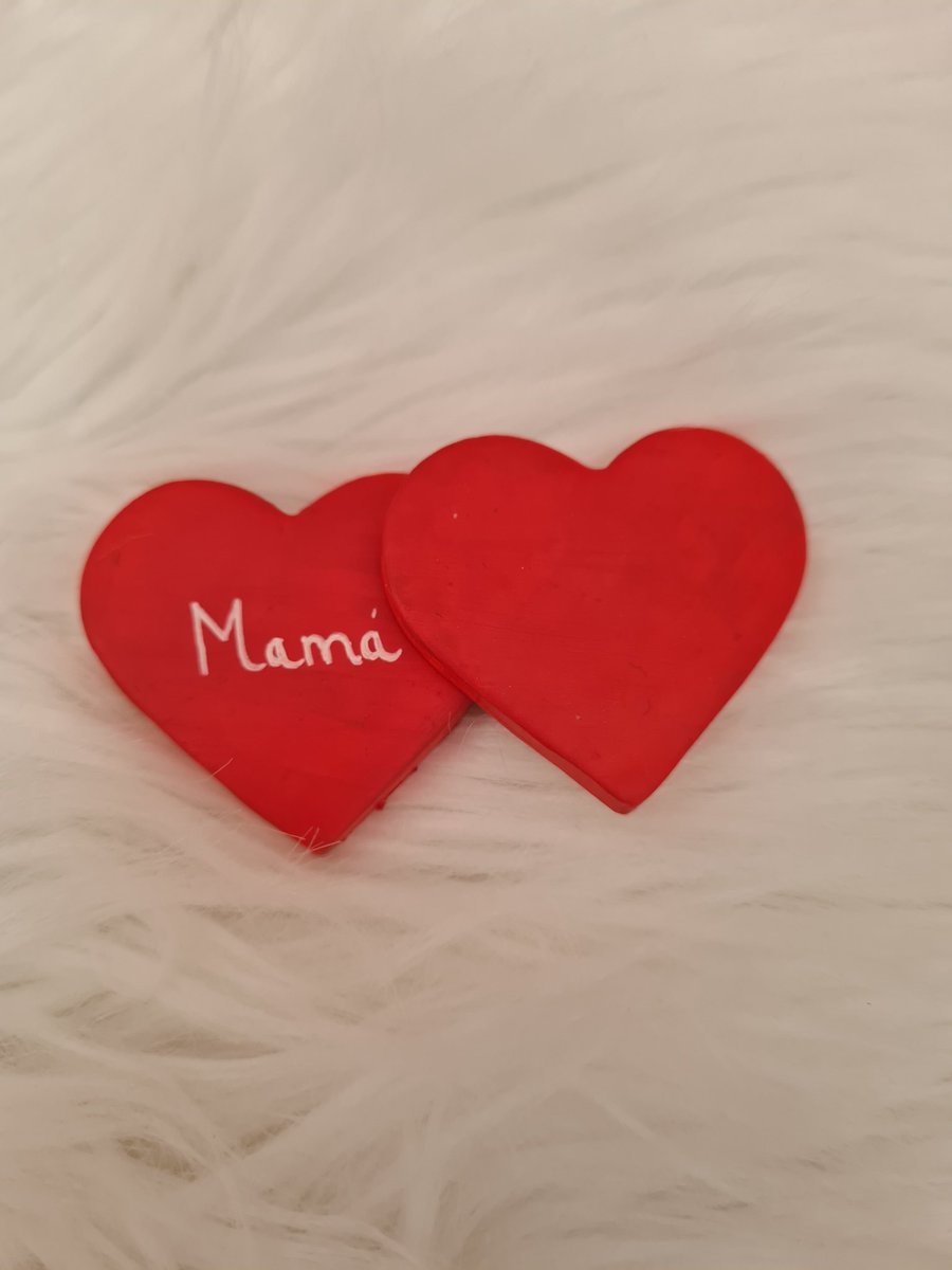 RomeritoAna's tweet photo. ¡Hola chicxs! Os presento mi nuevo proyecto. Clay pins hecho a mano por mi 🖐. Hay cuatro modelos disponibles y personalizables. No dudes en escribirme si te gustas ✉
#Clay #cute #corazon #onigi
#Vante #regalos #personaliza #accesorio
https://t.co/eAQcL2UiHC https://t.co/miz5ZLgLq5