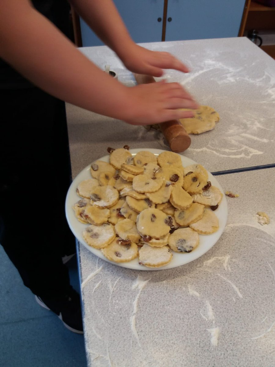 TLCGlanynant's tweet photo. Who says ‘no’ to warm traditional welsh cakes? We couldn’t! Nor wonder they’ve been a welsh favourite for many years 🏴󠁧󠁢󠁷󠁬󠁳󠁿🏴󠁧󠁢󠁷󠁬󠁳󠁿🏴󠁧󠁢󠁷󠁬󠁳󠁿 @CalonLanCakes @walesdotcom @AmgueddfaCymru @visitwales @WG_Education #welshcakes #delicious #Welsh https://t.co/6ukCNFjifu