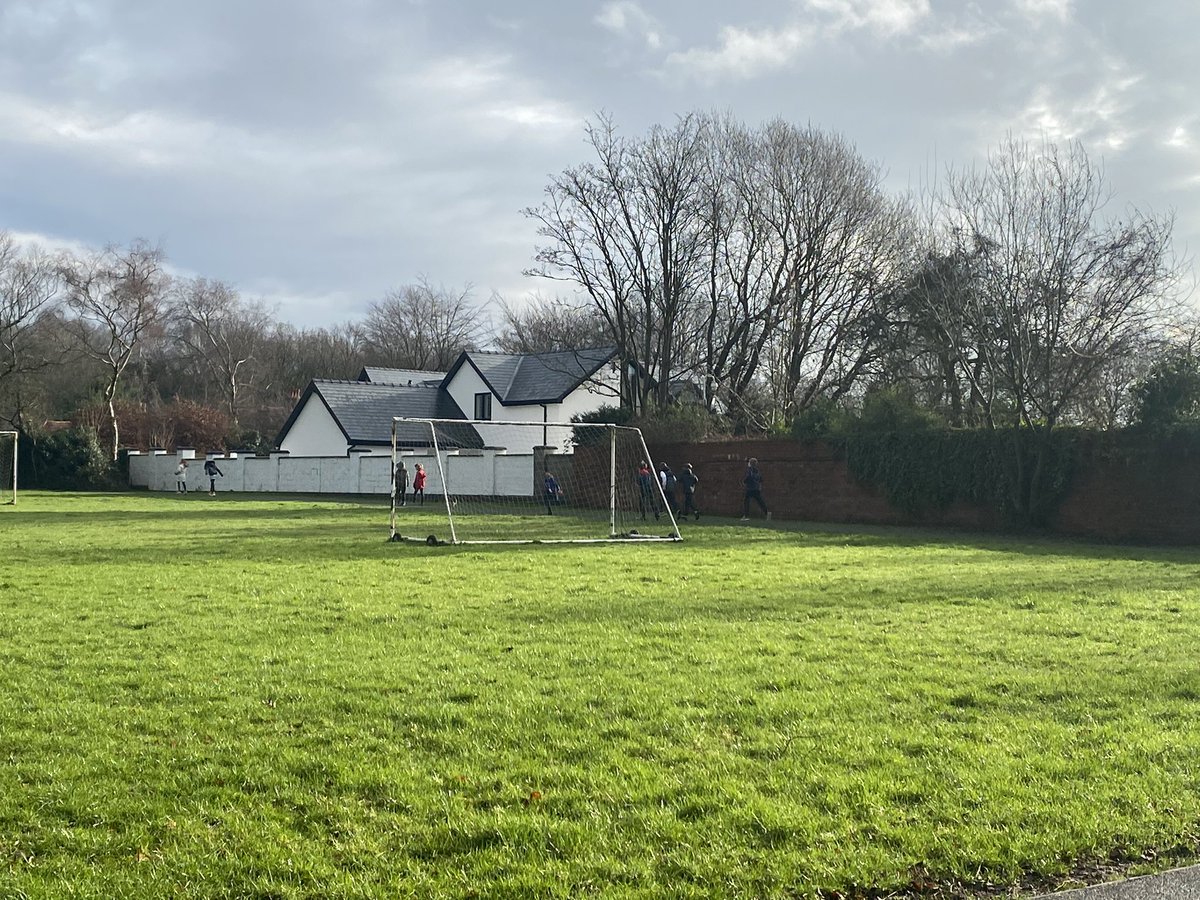 Broadoak_Year5's tweet photo. Bubble 6 completed their #mileformoore this morning to honour Captain Sir Tom Moore. π #MileForMoore #CaptainSirTomMoore @Broadoak_PS @Broadoak_PE @Broadoak_Year6 https://t.co/Qd3BpzfOfh