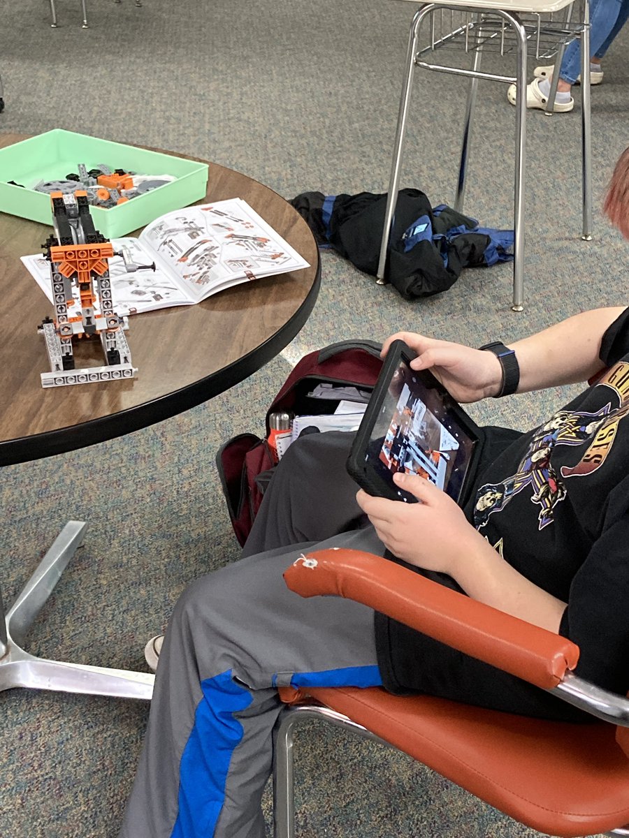 ARCTICZone_EC's tweet photo. Simple Machines @Canvas Mastery Path &amp; Passion Project work on this #FrigidFriday @Northstarmiddle #nmspolars #passionprojects https://t.co/cbnU7NCUYt