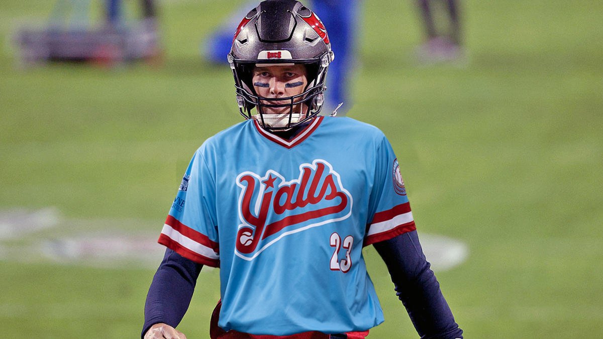 Everyone is talking about who will win the Super Bowl...

But the more important questions is who wears our powder blue jersey better?

RT for Patrick Mahomes <a href="/PatrickMahomes/">Patrick Mahomes II</a> 
Favorite for Tom Brady <a href="/TomBrady/">Tom Brady</a>