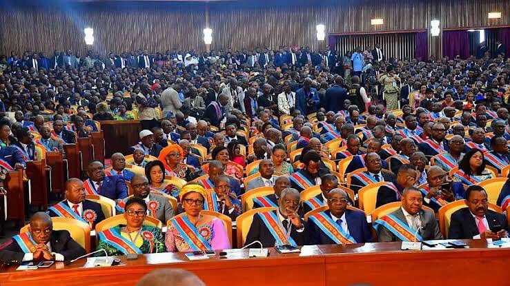 AnalyseFeminin's tweet photo. #Harcèlement #sexuel : Pourquoi les #femmes politiques #RDC ne dénoncent pas !
Ont-elles peur? Sont-elles consentent ?Comment les libérer la #parole ? 
Poser vos questions @Pourelleinfo1 @AllegraFosh2 @FCC_RDC @NseyaPatricia @BLomeya @ActuElles @JeanineMabunda https://t.co/l5bTw8VS1W