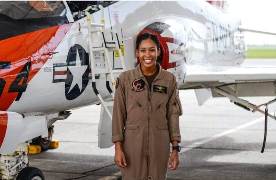 99_pha's tweet photo. LT. (jg) Madeline Swegle - 1st Black Female tactical fighter pilot. 
https://t.co/UR1IE74rHz https://t.co/SaiP6L0Arl