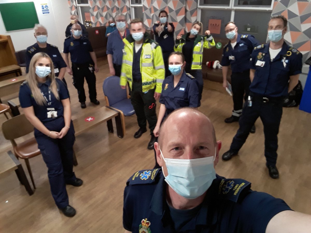 Leic_hospital's tweet photo. A big thank you to the @EMAS_CFR Community Response Team at @EMASNHSTrust for helping out at our vaccination hubs recently.

65 responders have volunteered more than 2,650 hours to help administer thousands of vaccines. 

One NHS💙 https://t.co/kVqNT37agO
