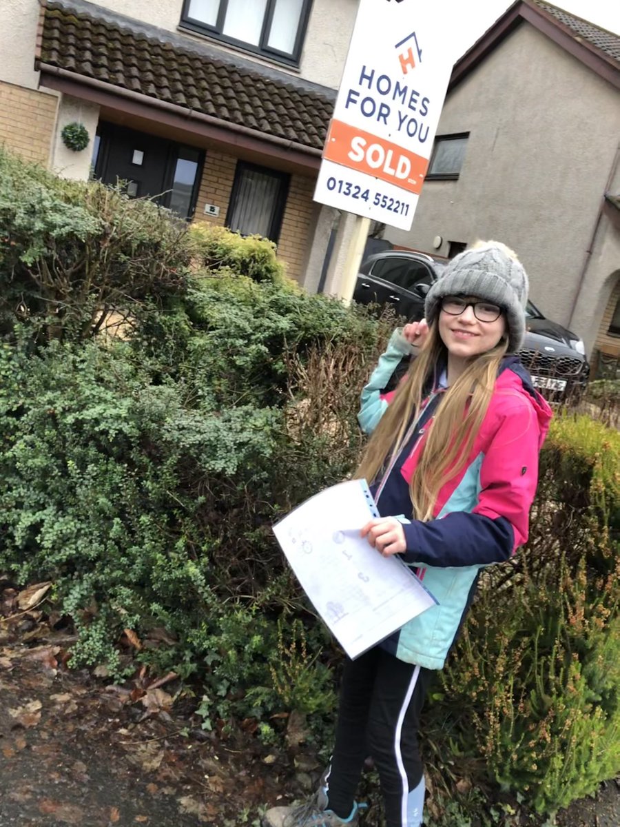 connorkeelymck's tweet photo. @carronP72020 K had great fun doing the outdoor scavenger hunt this afternoon despite the weather...she was v lucky to find not just 1 but 2 colourful rocks! 🌈 ☔️ 👀 @CarronPrimary https://t.co/7vPrXeiY7D