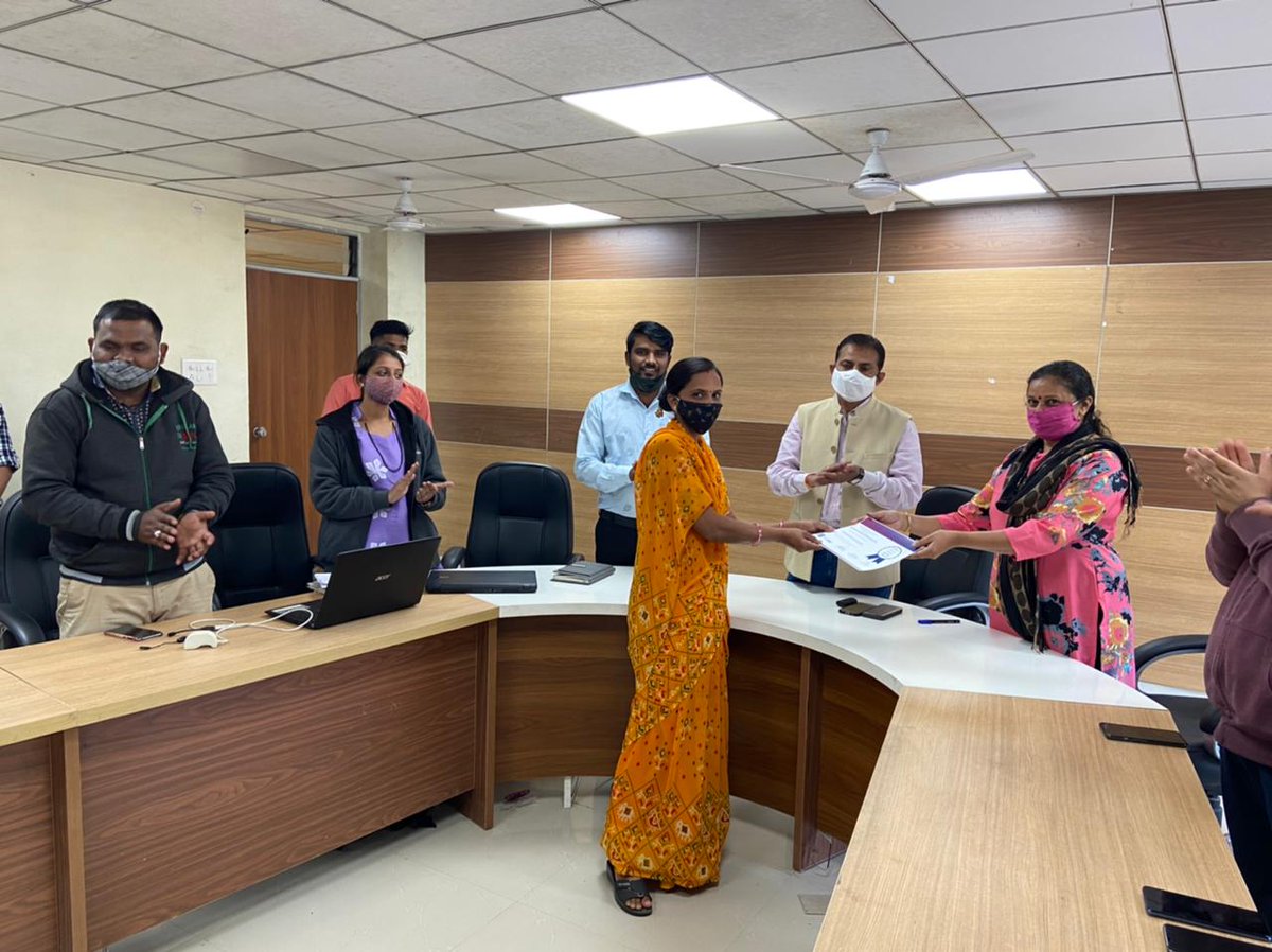Kamlesh_DM_AND's tweet photo. Training Workshop conducted at Anand for BC SAKHI.
@dintya15 
@CSCGujarat 
@jazan_sengupta 
@anil_csc https://t.co/9fQsdpKrZd
