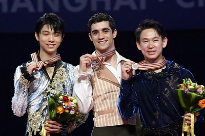 2020: Looking at the picture of the 2015 worlds podium to now, mens costumes have become much more simple, athletic, and monochromatic in the last five years, echoing the current mentality of athleticism in mens skating. details have been paired down and color schemes darker
