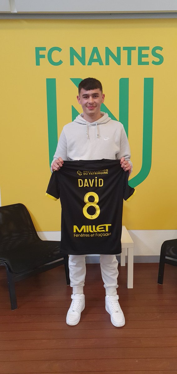 FCN_Academie's tweet photo. ✒🔰

📃 Originaires de @JGEFootball , St Nazaire Foot et @Lloscfoot, Titouan Fortun, Timothé David et Alix Jounay prolongent l'aventure dans leur club de coeur 💛💚

#génération2004 https://t.co/ViMDUymALn