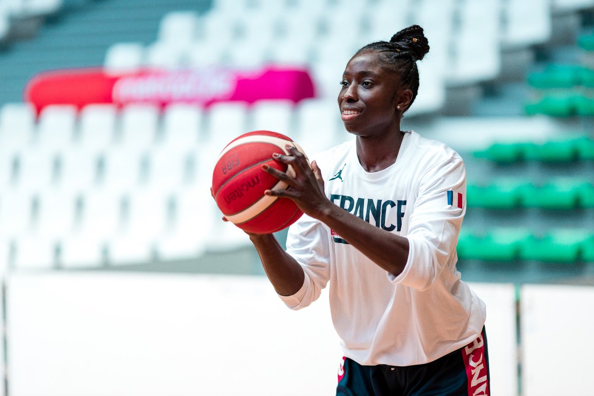 apa_basketball's tweet photo. Trois filles en A 🇨🇵 cette semaine.
@MagaliMendy en 5x5
@Gauxmar8 et @victoriamajeko1 en 3x3.
#teamfrance https://t.co/A1BlrFXrG6