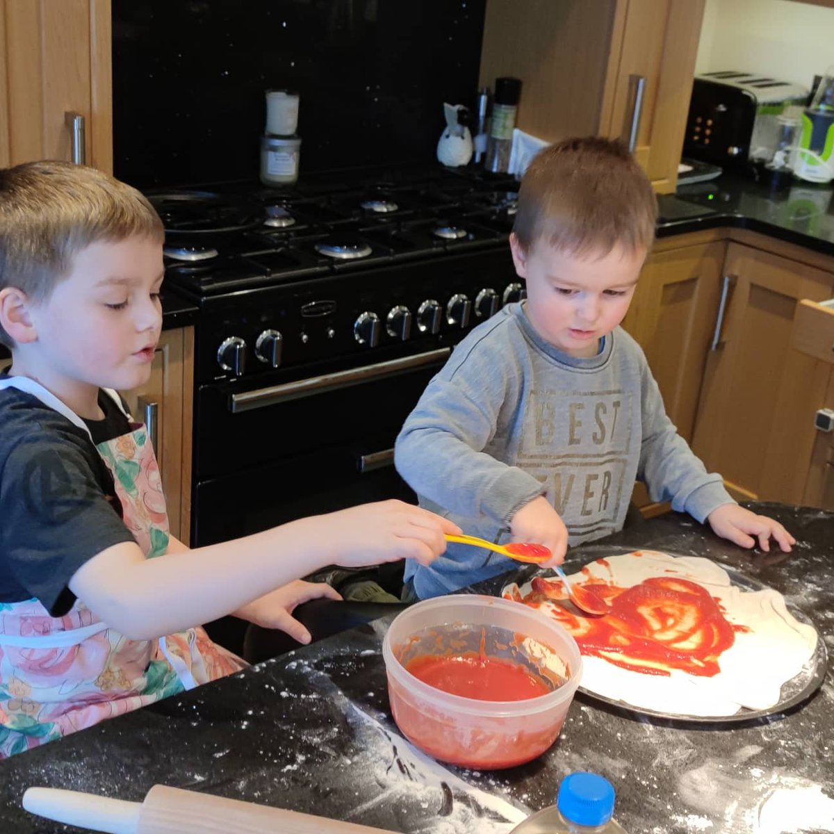 nrshaw's tweet photo. No better way to end a busy front end of the week in work, which was followed by cramming in a full week of homeschooling into the latter part of the week, with some HE, teamwork and sciences to make a pizza for their lunch. And yes, 🍍 belongs on 🍕!👌 https://t.co/ALOXdpUEiG