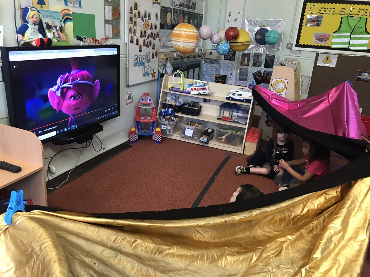 roscoeprimary26's tweet photo. The end of a lovely week with a den and ‘Trolls’ 🥰 we even had a face time call from Mr Howard @PaulHow60859525 @Roscoe_Primary #ChildrensMentalHealthWeek https://t.co/hPcg9Q1Xrm