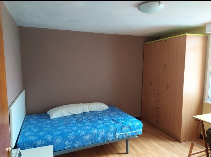 Erika_BSBSBS's tweet photo. Oli, estamos buscando unha persoa para unha habitación nun piso compartido en Santiago de Compostela, preto da Estación de tren e de Praza Roxa. Somos unha chica e dous chicos.

162'5€ de aluguer + facturas
10€ de internet 

 @DenisConTil
@MartinPerez30S @riii_7c https://t.co/9QEkHLOXlr