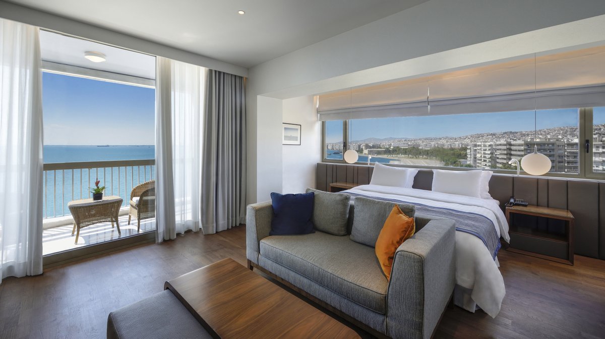 Cozy and spacious, the Sea View Deluxe Suite with a private balcony right on the seafront reflects elegance and individuality.
makedoniapalace.com
#MakedoniaPalaceHotel #MakedoniaPalace #Thessaloniki