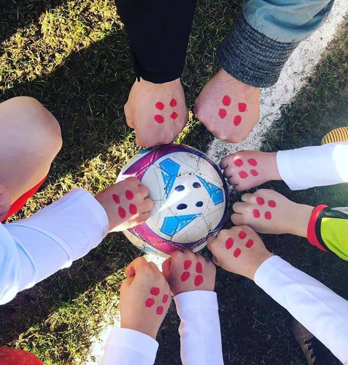 ✋🚫 #weektegenpesten, ook wij doen mee! Onderneem als club, speler, supporter, scheidsrechter of voetbalouder ook actie tegen pesten en deel het via #daarisem 🤳 Wie weet komt deze actie dan wel op onze communicatiekanalen terecht!

Lees meer via 👉 bit.ly/WeekTegenPeste…