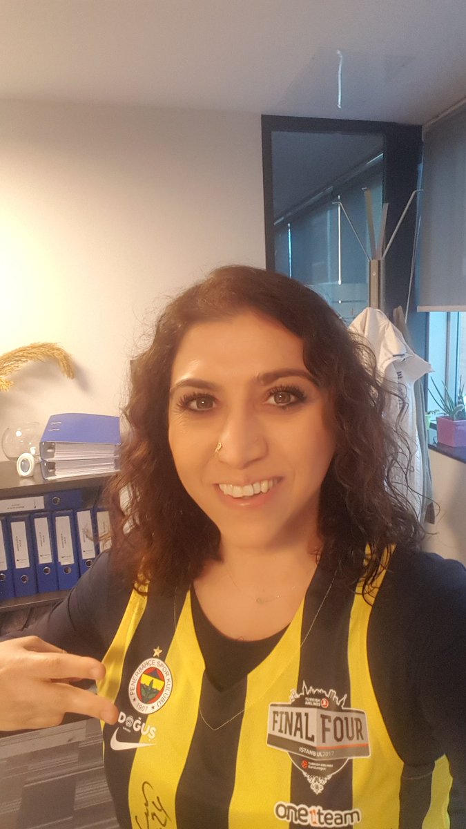 Gözlerimin içi gülüyorsa,
32 dişim dışarda gülümsüyorsam,
Zaman geçmiyor, Akşam olmuyorsa,
Heyecandan içim içime sığmıyorsa,
Çok Mutluysam, tek sebebi sensin AŞK 💙💛 <a href="/FBBasketbol/">Fenerbahçe Beko</a>
<a href="/Fenerbahce/">Fenerbahçe SK</a> <a href="/FBvoleybol/">Fenerbahçe Medicana</a> <a href="/fbkadinbasket/">Fenerbahçe Opet</a> #dünyanınengüzeltakımı